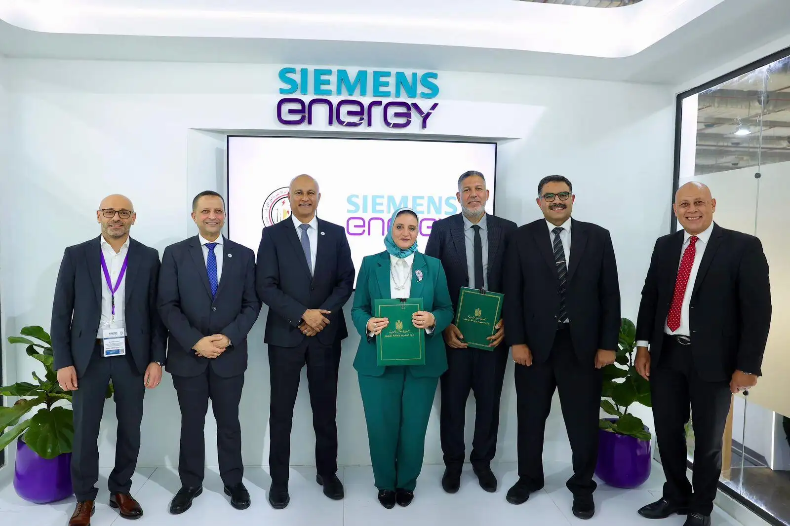 على هامش مؤتمر و معرض ''ايجيبس 2026'' للطاقة ''نقل الكهرباء توقع اتفاقية مع ''سيمنس'' لدعم وصيانة المحطات الكهربائية