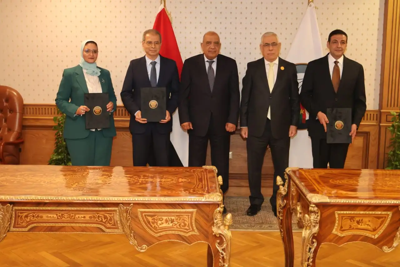 ''وزير الكهرباء'' و ''النائب العام'' يشهدان مراسم توقيع برتوكول تعاون بين القابضة لكهرباء مصر، والمصرية لنقل الكهرباء، وبين معهد البحوث الجنائية والتدريب