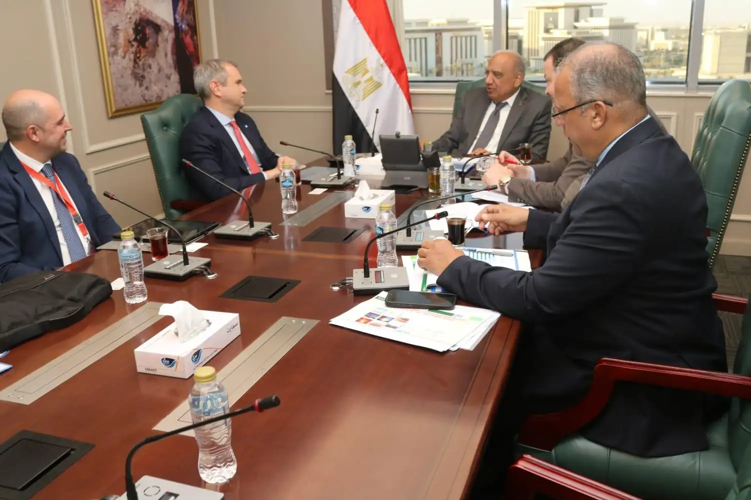 ''وزير الكهرباء'' يبحث مع مسئولي شركة ''الكازار الاماراتية'' مستجدات التنفيذ وتطور الأعمال فى مشروعات طاقة الرياح قدرة 1500 ميجاوات فى مناطق الزعفرانة وجنوب الغردقة