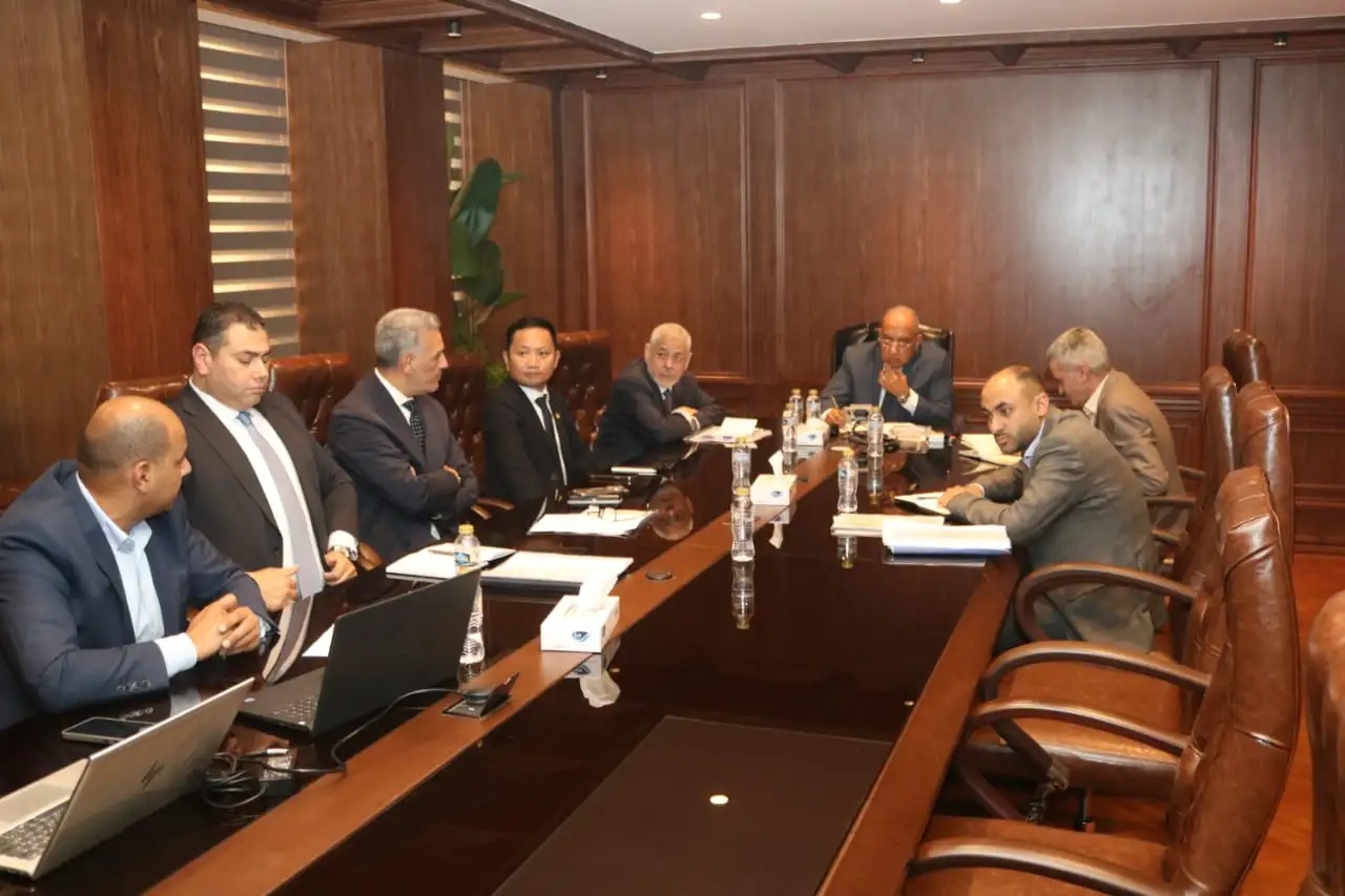 ''وزير الكهرباء'' يبحث مع مسئولي شركة ''AMEA POWER'' الإماراتية تطور الأعمال، ومستجدات تنفيذ مشروعات الطاقة الشمسية وطاقة الرياح قدرة 1500 ميجاوات، وبطاريات تخزين سعة 2100 ميجاوات ساعة فى الزعفرانة ورأس شقير وبنبان