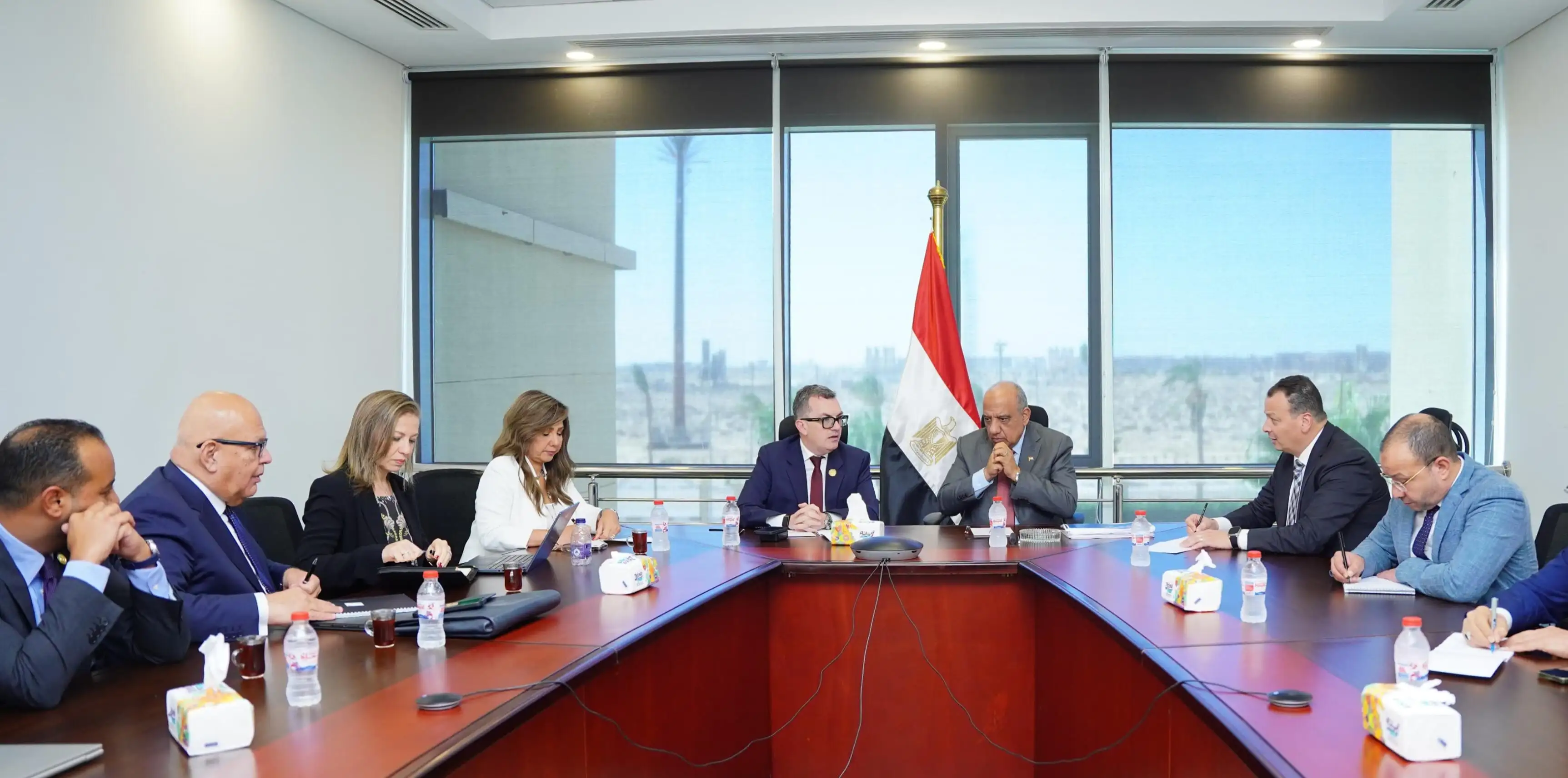 وزيرا ''الكهرباء و التخطيط'' يبحثان خطة الاستثمارات العامة وتعزيز الشراكات وتوفير التمويلات المبتكرة للمشروعات في مجالات الطاقة والخامات الأرضيّة والمعادن النادرة
