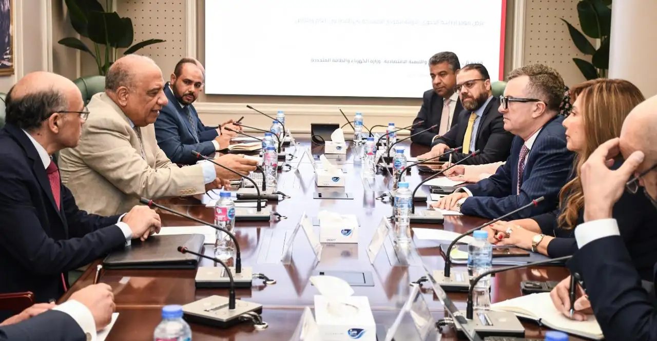 'وزيرا ''الكهرباء و التخطيط'' يبحثان خطة العمل والتعاون المشترك فى مشروعات تحلية مياه البحر، والاستفادة من البنية الأساسية لمحطات توليد الكهرباء وتعظيم القيمة المضافة من الأملاح المستخرجة