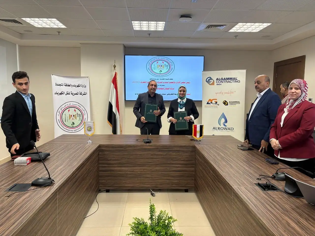 ''نقل الكهرباء'' توقع عقداً مع ''الجمال للمقاولات العمومية'' لتنفيذ الخط الكهربائي مزدوج الدائرة بين سيدي عبد الرحمن و الضبعة