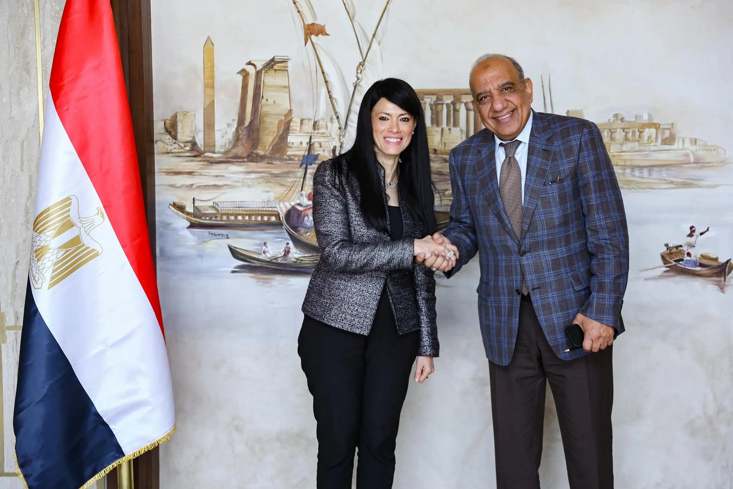 وزيرا ''التخطيط والكهرباء'' والطاقة في بيان مشترك : استمرار التنسيق المشترك لدعم قدرات قطاع الكهرباء والطاقة المتجددة وتنفيذ الاستراتيجية الوطنية للطاقة المتكاملة والمستدامة