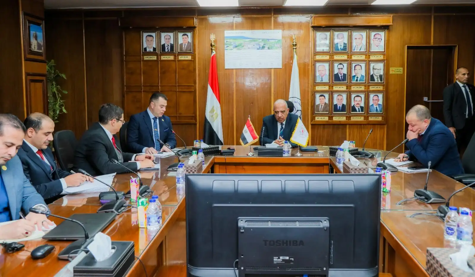 ''وزير الكهرباء'' يجتمع برئيس ''هيئة المحطات النووية'' والقائمين على مشروع المحطة النووية بالضبعة، بمقر الهيئة بالعباسية