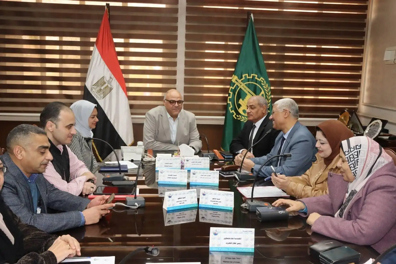 ''محافظ القليوبية'' يعقد اجتماعاً موسعاً بحضور قيادات كهرباء ''شمال القاهرة و جنوب الدلتا'' لتعزيز التعاون مع قطاع الكهرباء وتطوير منظومة الإنارة العامة